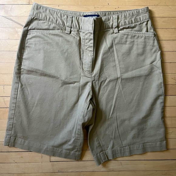 Lands’ End Women’s Tan Bermuda Chino Shorts - Picture 1 of 3